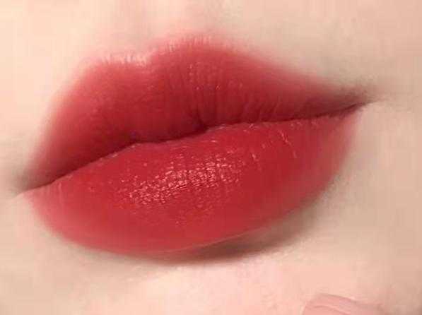 2024年新款口红热门色号推荐，让你的肤色更显白皙气质出众