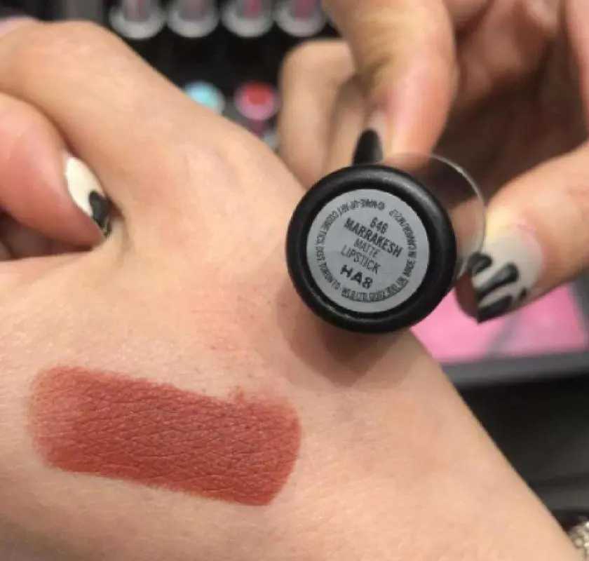 天天涂口红嘴唇会变黑吗 天天涂口红嘴唇会变黑吗