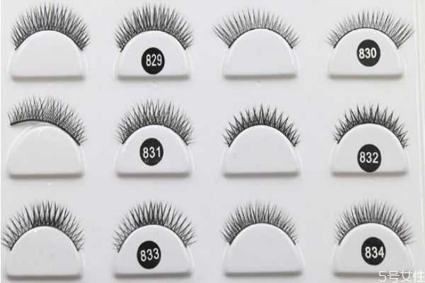 假睫毛贴一半好看吗 假睫毛贴在真睫毛哪里