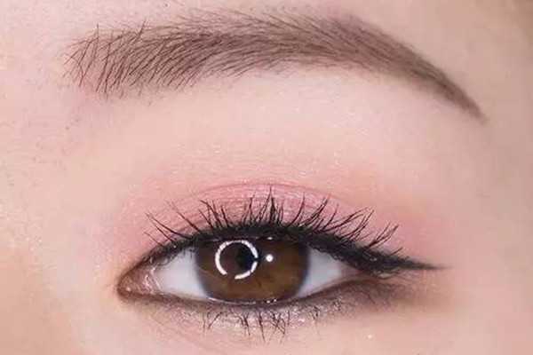 淡妆眼影选什么颜色？淡妆选什么眼影好看