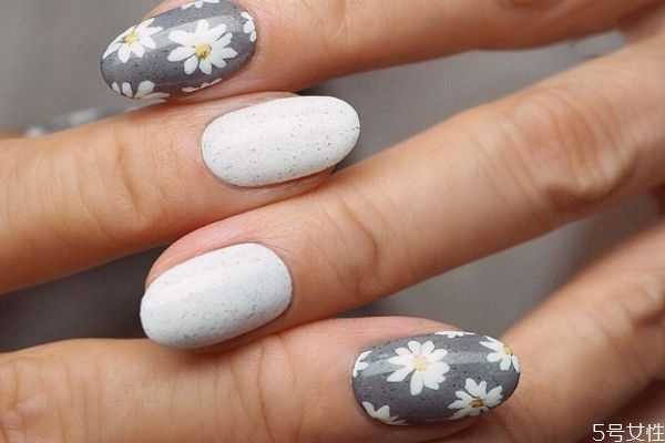 美甲长时间不卸会怎样？危害居然这么大