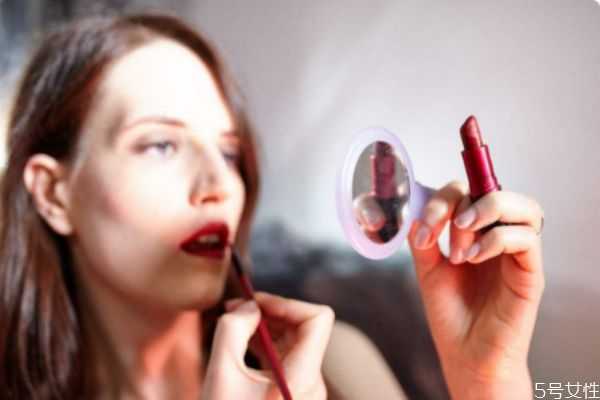 如何化妆不会掉妆?为什么化妆老掉妆 如何化妆不会掉妆?为什么化妆老掉妆