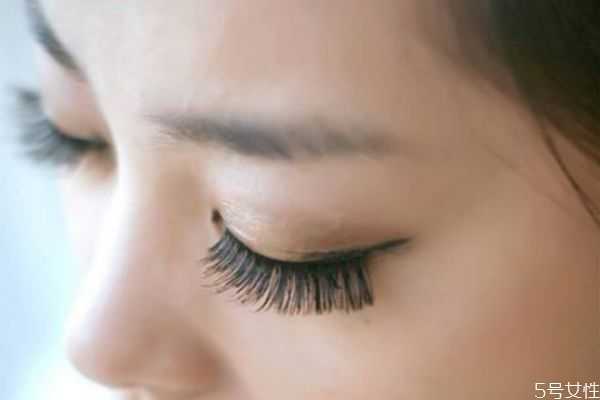 如何贴假睫毛才更好看？眼型决定你适合哪种假睫毛