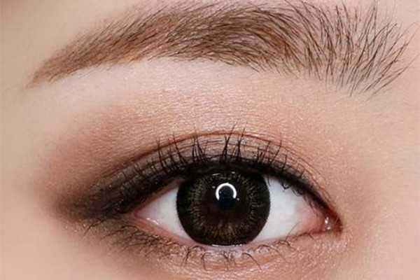 淡妆眼影选什么颜色？淡妆选什么眼影好看