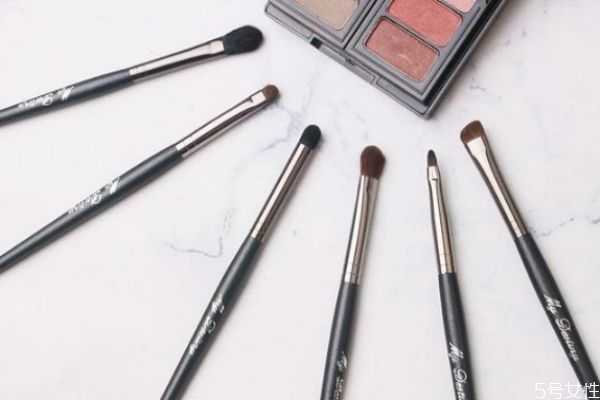 怎么看化妆刷的好坏？新买的化妆刷需要清洗吗