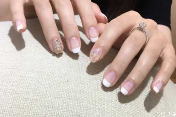 美甲钻掉了如何修补？美甲钻掉了怎么粘上去