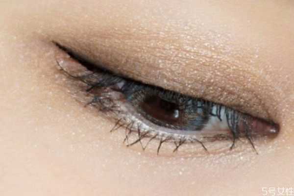 短圆眼用什么颜色眼影？下面这些眼妆技巧你要知道