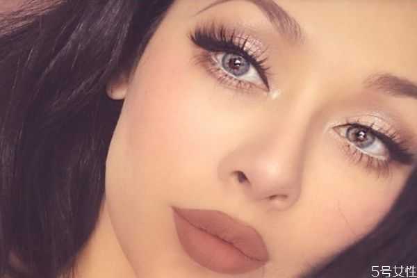 怎么快速贴好假睫毛?假睫毛可以一直贴着吗 怎么快速贴好假睫毛?假睫毛可以一直贴着吗