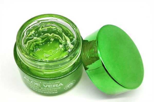 芦荟胶涂脸上有点刺疼是为什么?芦荟胶涂脸上要洗吗 芦荟胶涂脸上有点刺疼是为什么?芦荟胶涂脸上要洗吗