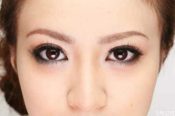 假睫毛是什么？带假睫毛的注意事项