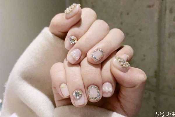 美甲长时间不卸会怎样？危害居然这么大