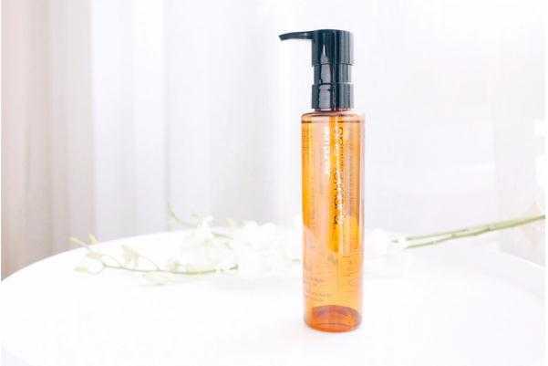 卸妆油是卸妆水吗?卸妆油为什么要干手干脸