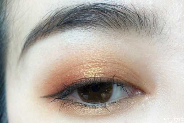 下睫毛怎么贴？假睫毛下眼睫的贴法技巧