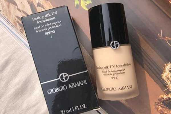 怎样防止粉底液堵塞毛孔 防止粉底液堵塞毛孔的方法