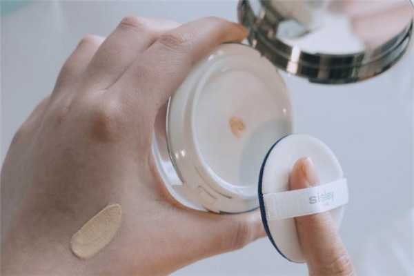 希思黎追光气垫哪个色号最白？希思黎追光气垫怎么选色号