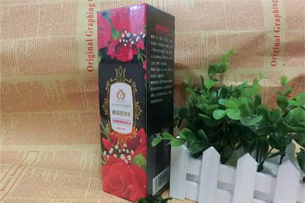 玫瑰水要避光保存吗?玫瑰水可以收缩毛孔吗 玫瑰水要避光保存吗?玫瑰水可以收缩毛孔吗