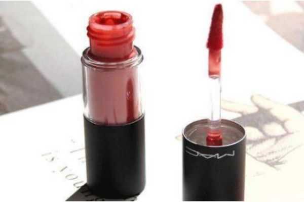 唇釉分层了还可不可以用?唇釉结块是什么原因造成的 唇釉分层了还可不可以用?唇釉结块是什么原因造成的