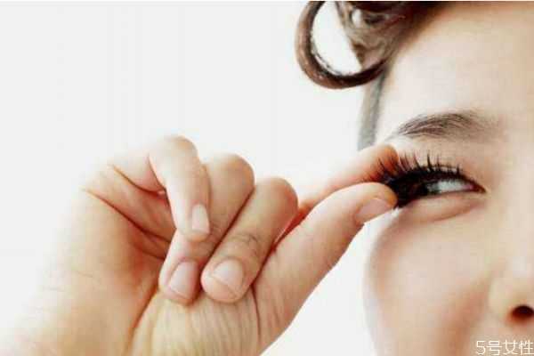 假睫毛是什么？带假睫毛的注意事项