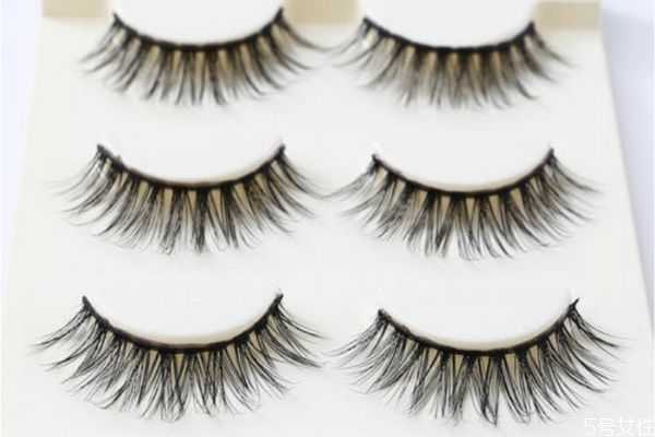 贴假睫毛好看还是不贴好看？假睫毛有必要贴吗