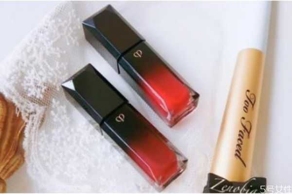 唇釉分层了还可不可以用?唇釉结块是什么原因造成的 唇釉分层了还可不可以用?唇釉结块是什么原因造成的