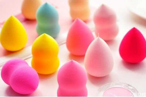 硅胶粉扑发黄还能不能用?用干粉可不可以用硅胶粉扑 硅胶粉扑发黄还能不能用?用干粉可不可以用硅胶粉扑