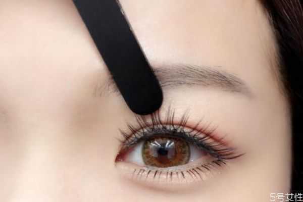 下睫毛怎么贴？假睫毛下眼睫的贴法技巧