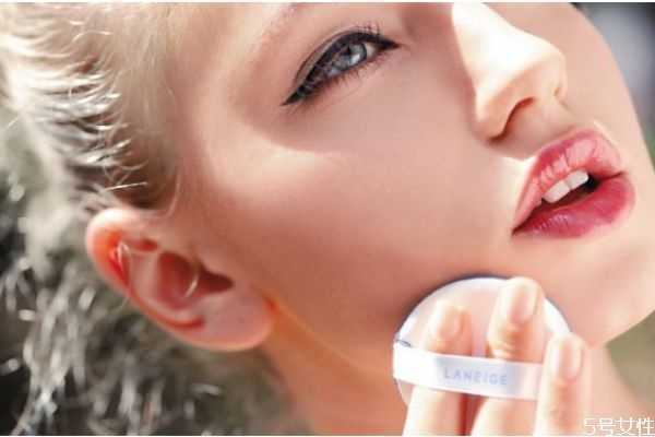 如何涂cc霜才能均匀 如何涂cc霜才能均匀