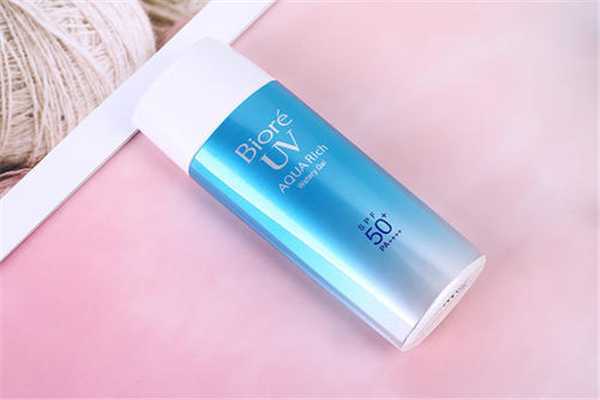 碧柔防晒霜和安耐晒金瓶哪个比较好? 碧柔防晒霜和安耐晒金瓶哪个比较好?