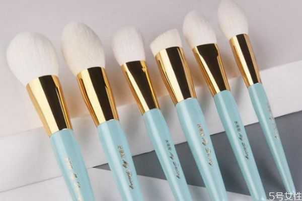 怎么看化妆刷的好坏？新买的化妆刷需要清洗吗