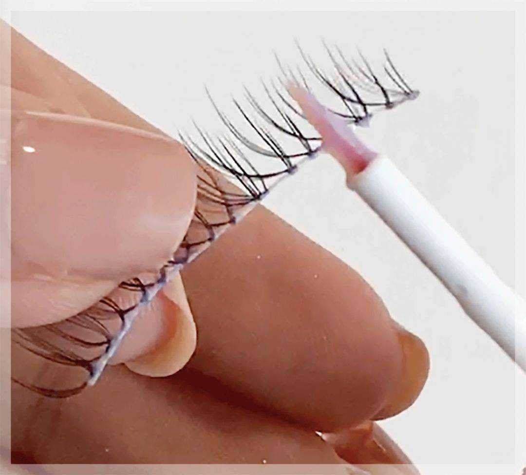 初学者怎么粘假睫毛?超详细保姆级教程手残党也能学会的假睫毛贴法 初学者怎么粘假睫毛?超详细保姆级教程手残党也能学会的假睫毛贴法