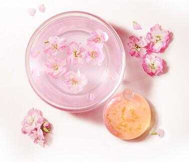 洁面皂和洗面奶哪个好 洁面皂洗面奶区别.jpg