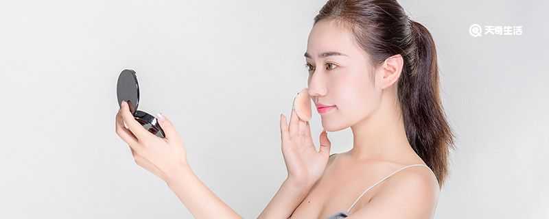 涂完水乳直接涂粉底液可以吗 涂完水乳直接涂粉底液可以吗