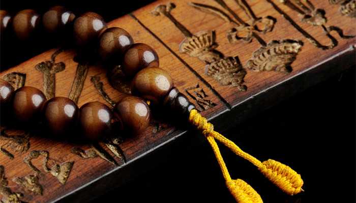 绿玉髓与玉和翡翠的区别 绿玉髓与玉和翡翠的区别