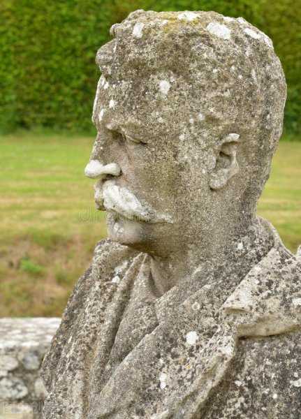 莫泊桑被誉为是什么