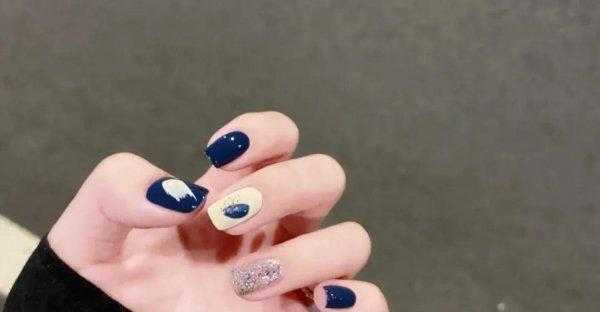 手偏黑偏黄适合什么颜色美甲