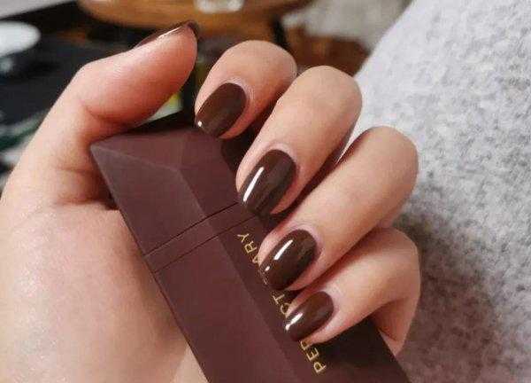 手偏黑偏黄适合什么颜色美甲