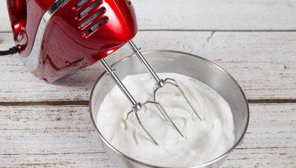 蛋清里有点蛋黄能打发吗