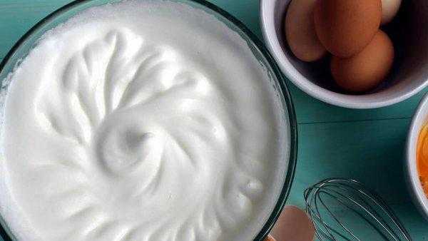 蛋清里有点蛋黄能打发吗