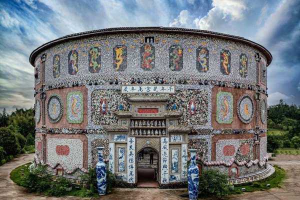 被誉为瓷都的景德镇位于哪个省份