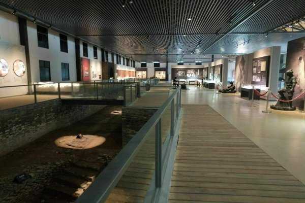 被誉为瓷都的景德镇位于哪个省份