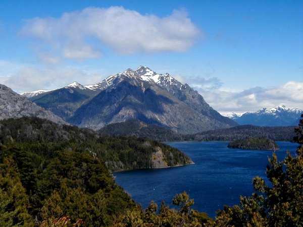 中国离哪个国家最远