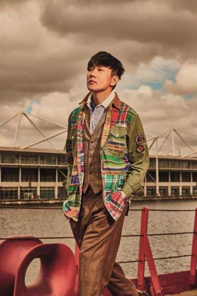 男生拍照姿势怎么摆