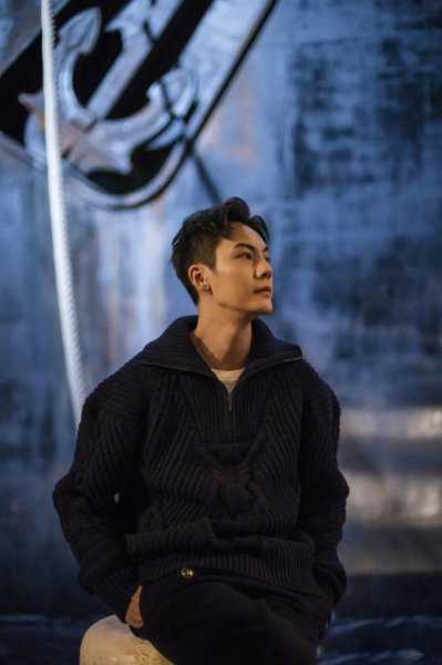 男生拍照姿势怎么摆