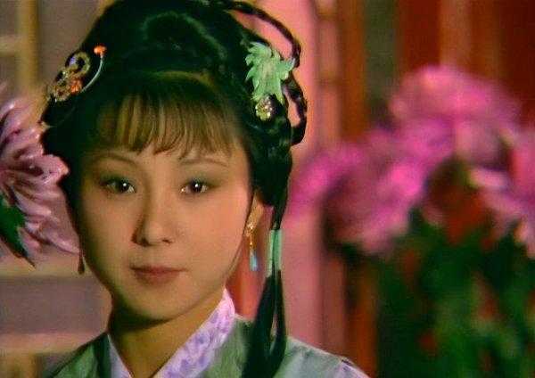 晴雯是谁的丫鬟