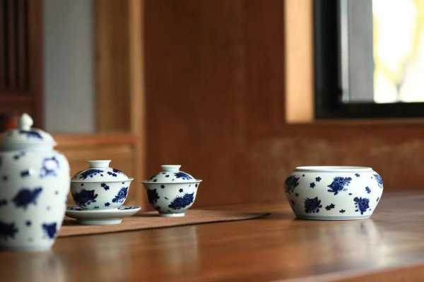 立明堂的瓷绘纹饰怎么样