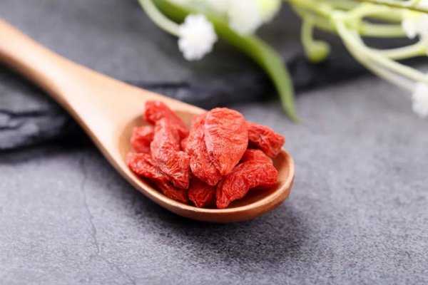 保温杯能泡红枣枸杞吗