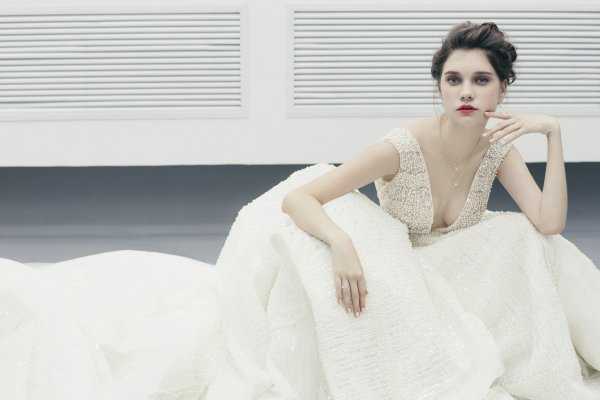 戒指戴中指什么意思女生