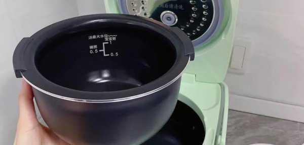 电饭锅涂层掉了锅还能用吗