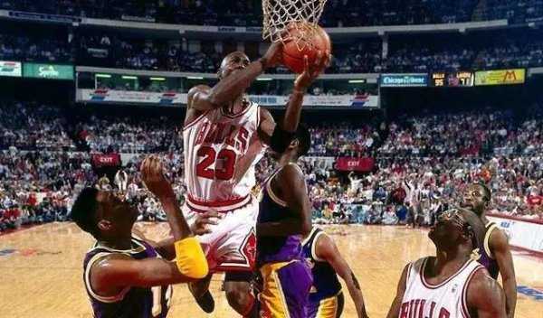 世界公认的篮球之神是谁