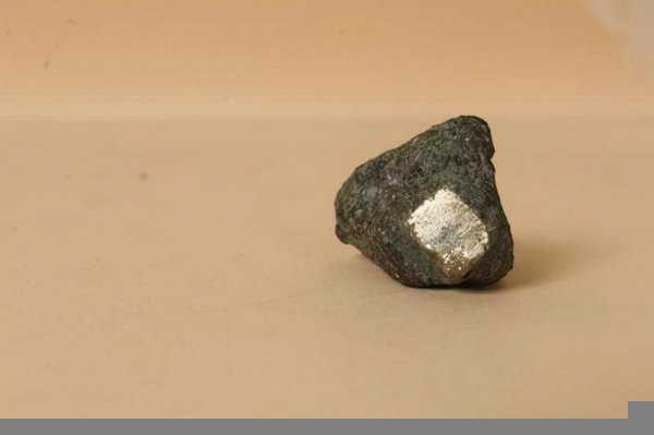 最直接鉴定陨石的方法